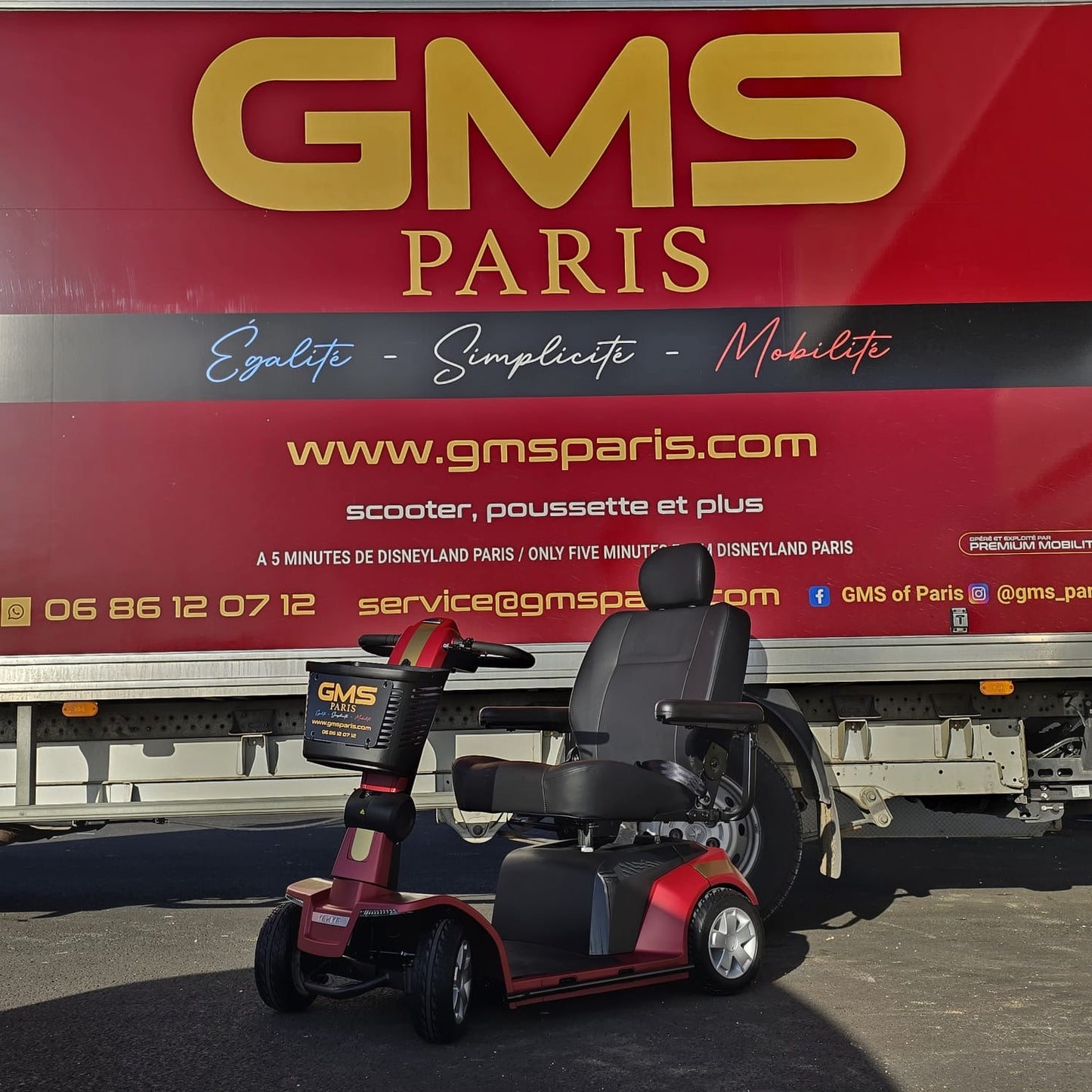 Scooter électrique Maxima à 4 roues – Location (livraison et retour inclus dans le prix dans un rayon de 20 km autour de Disneyland Paris, notamment au Disney Davy Crockett Ranch, à Villages Nature Paris et dans bien d’autres lieux)
